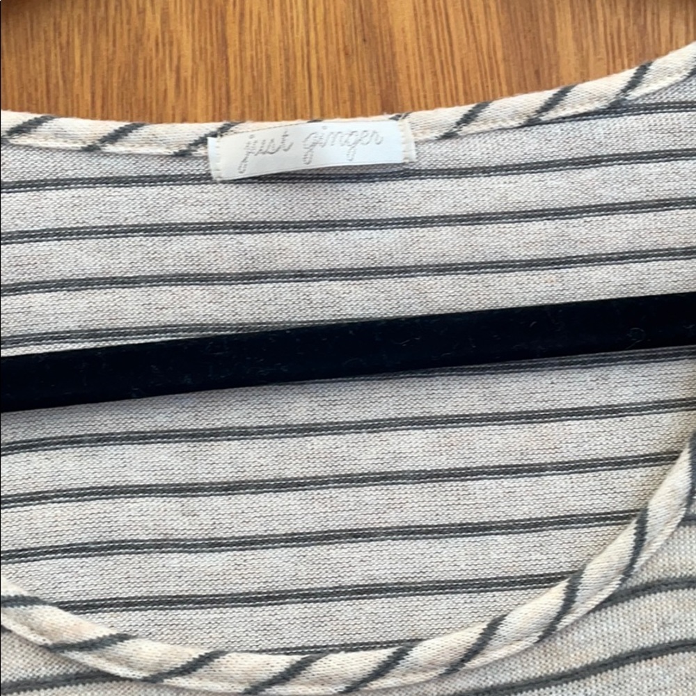 🔥3/$35 Striped top - Picture 2 of 3